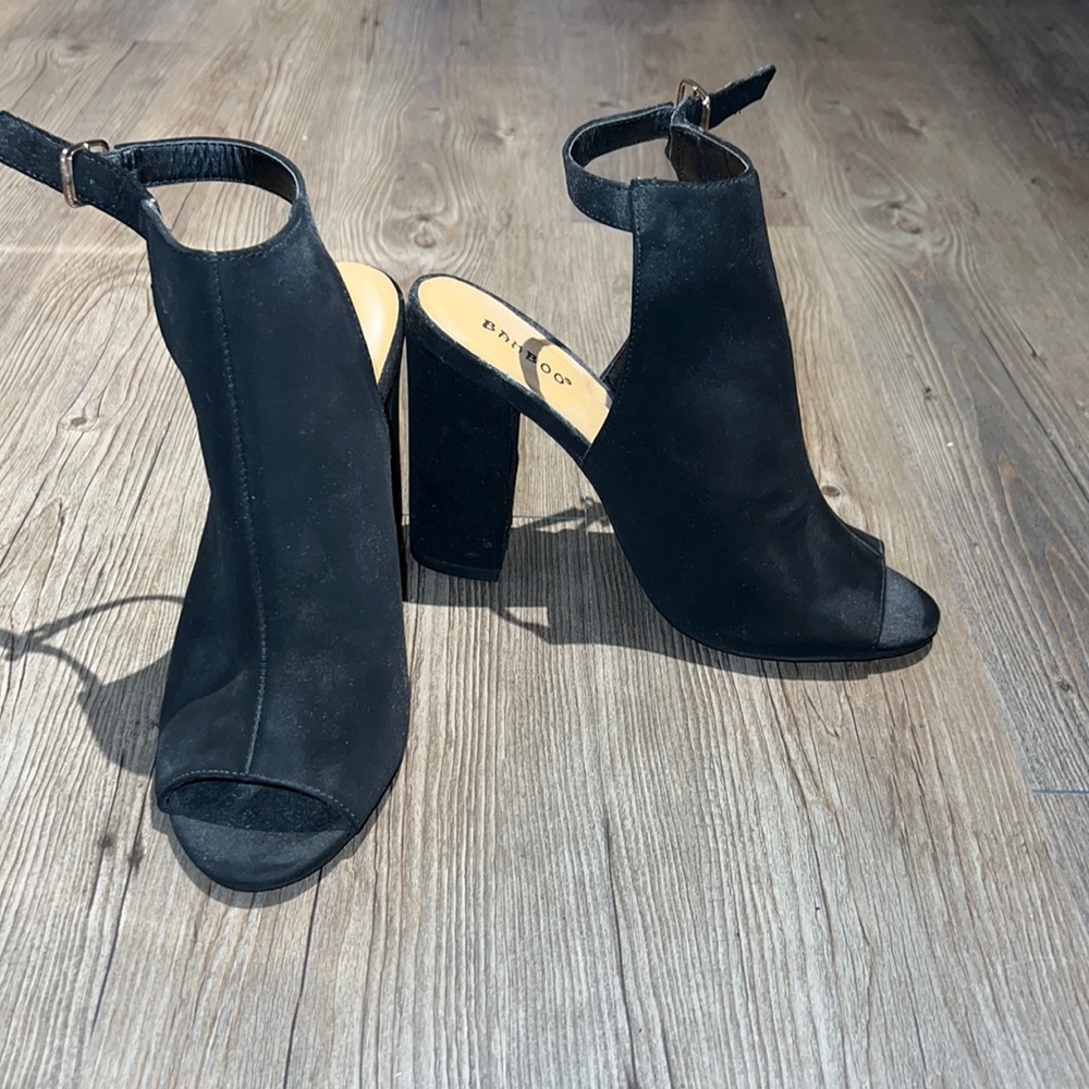 Heeled black booties